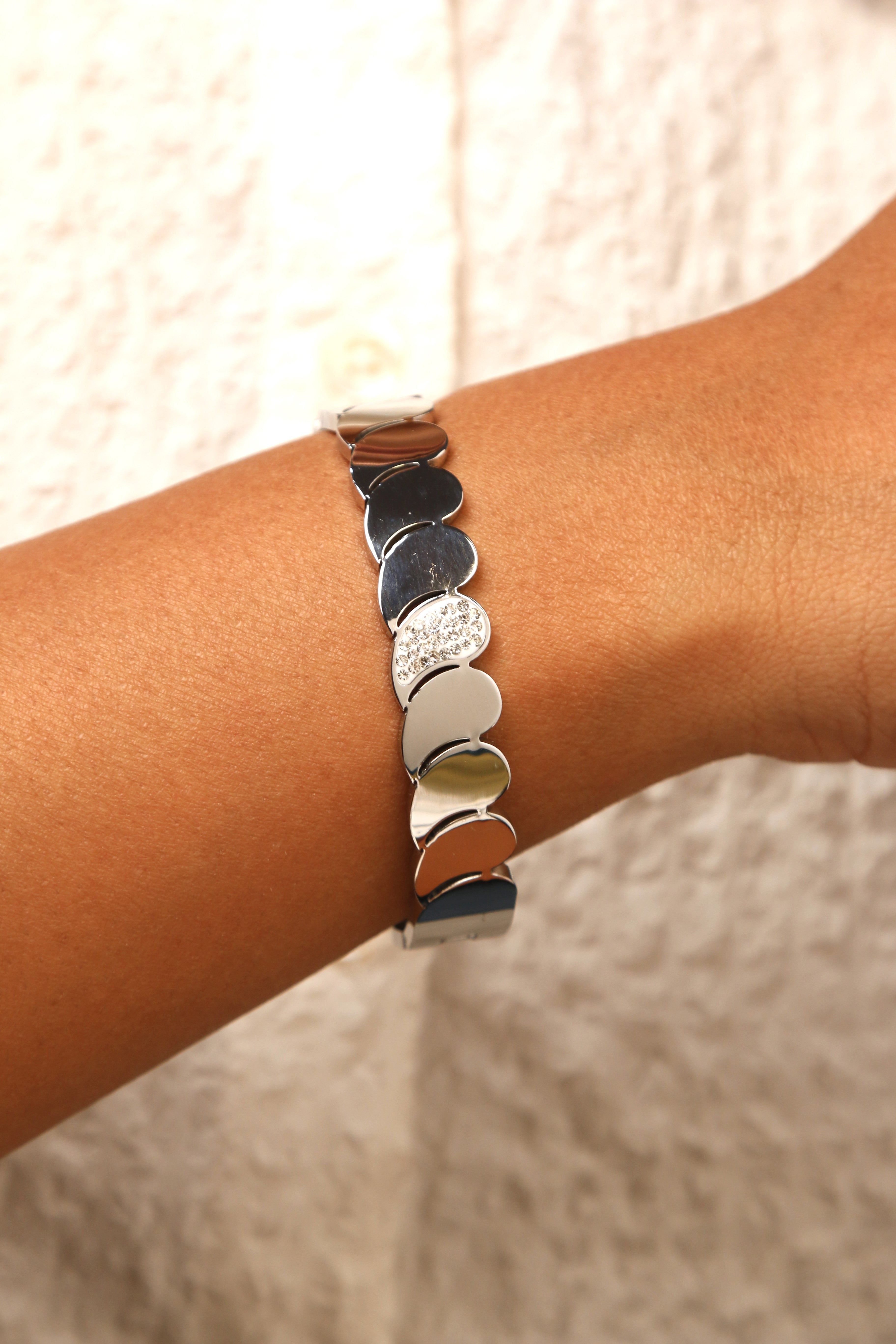 Hypoallergenic leaf-design Kada bracelet.