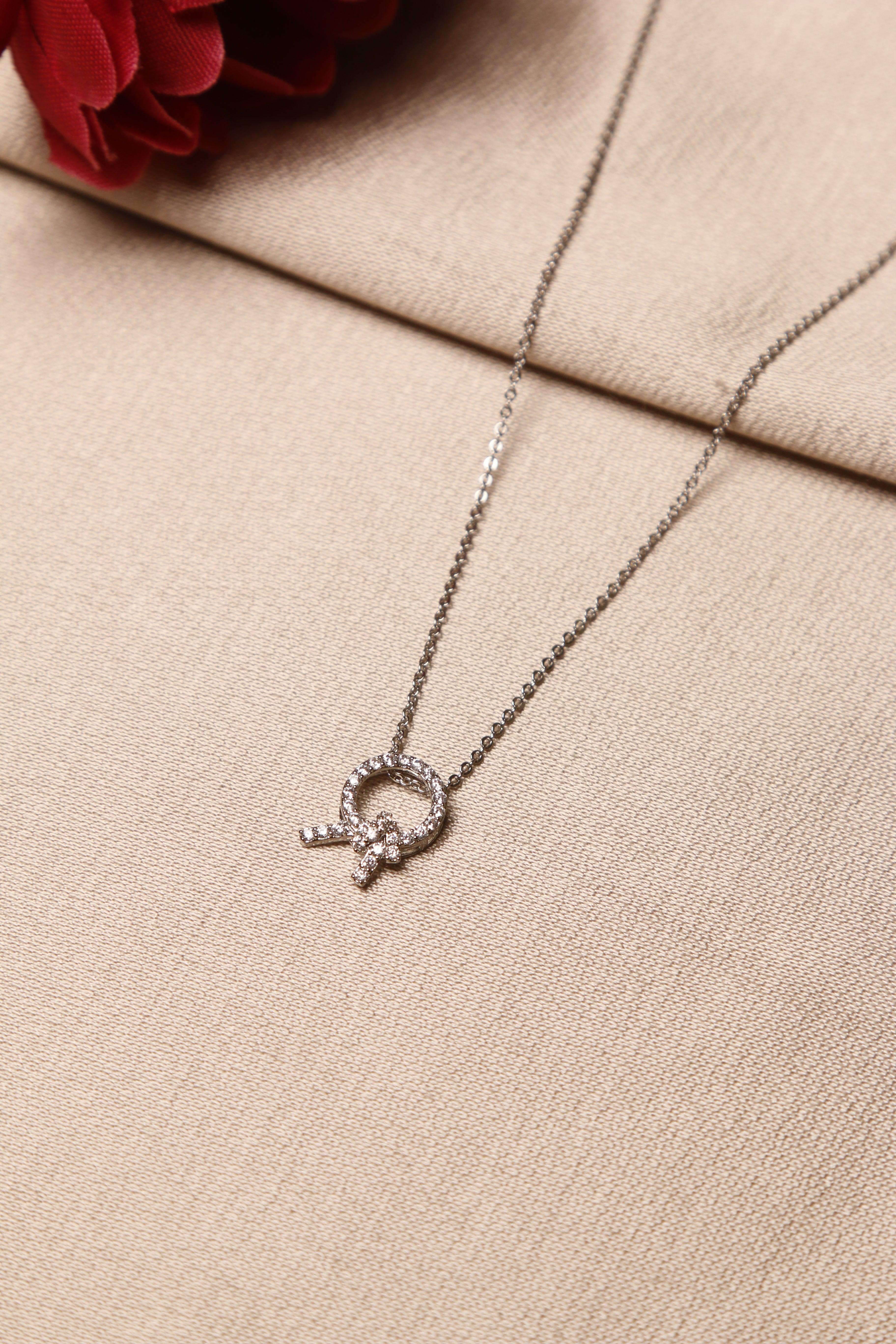 silver-diamond-necklace