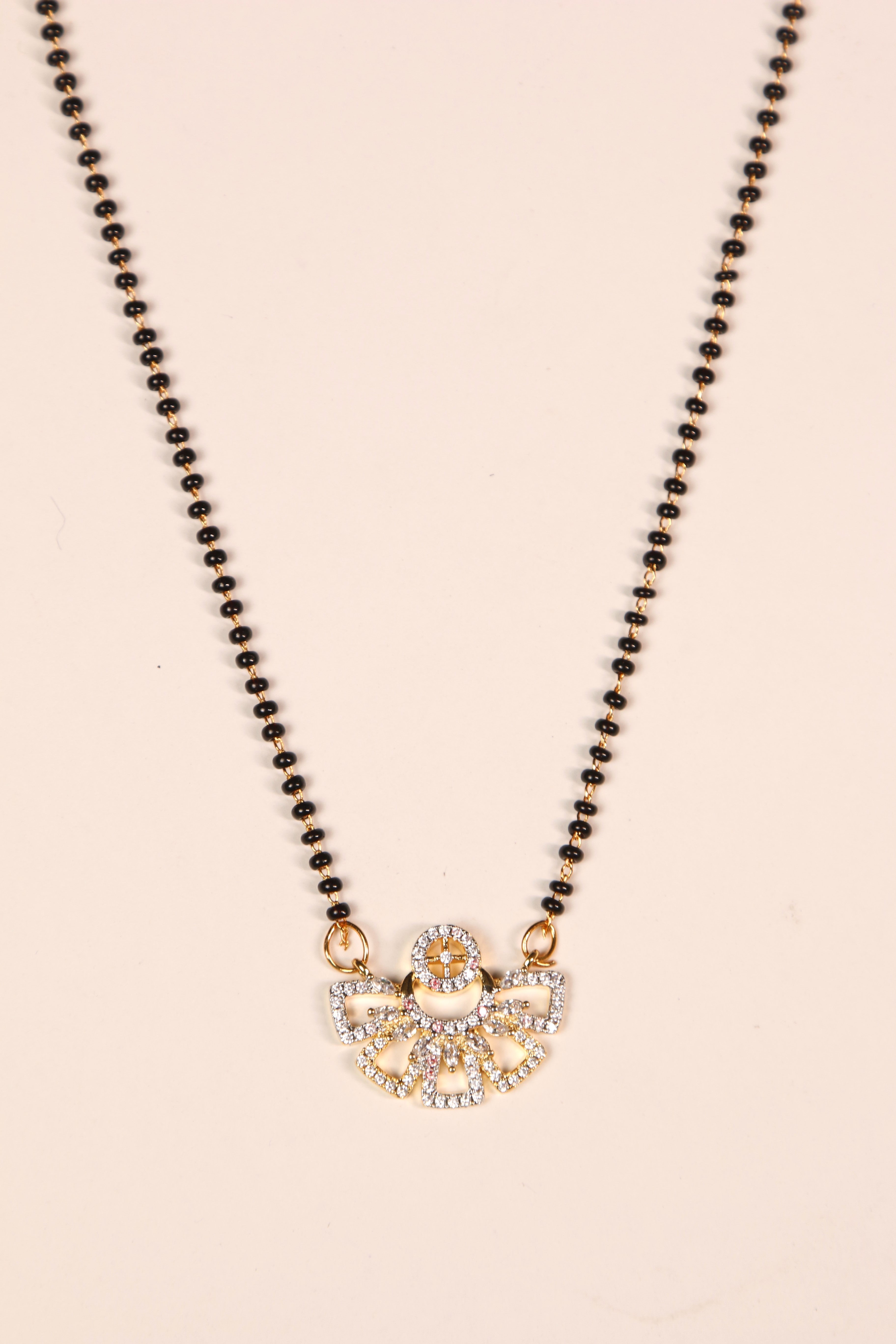 Fan-shaped mangalsutra pendant with diamonds and gold polish